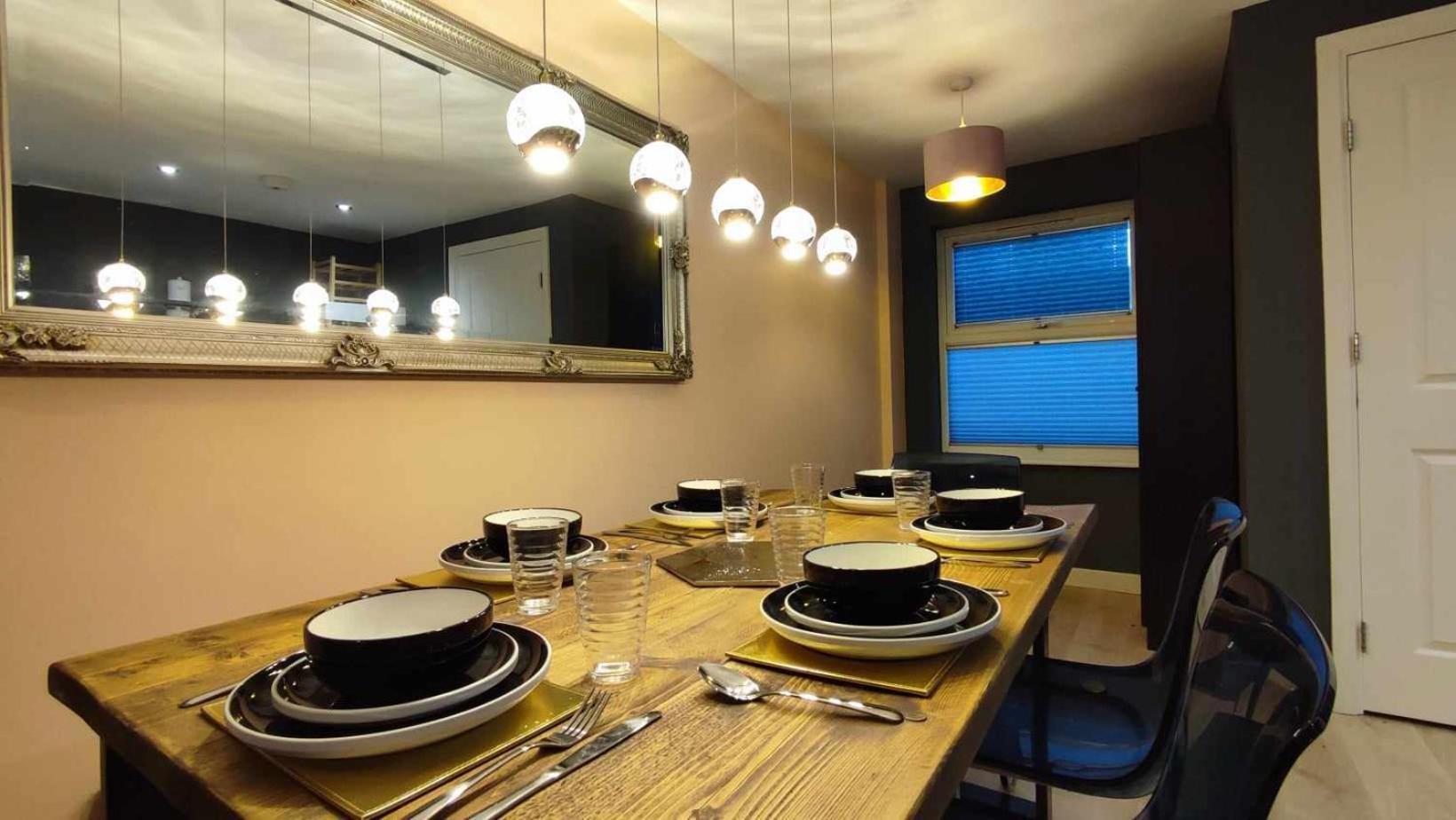 Duplex Apartment In Leeds With King Size Bed - Long Stay Rates Available ภายนอก รูปภาพ