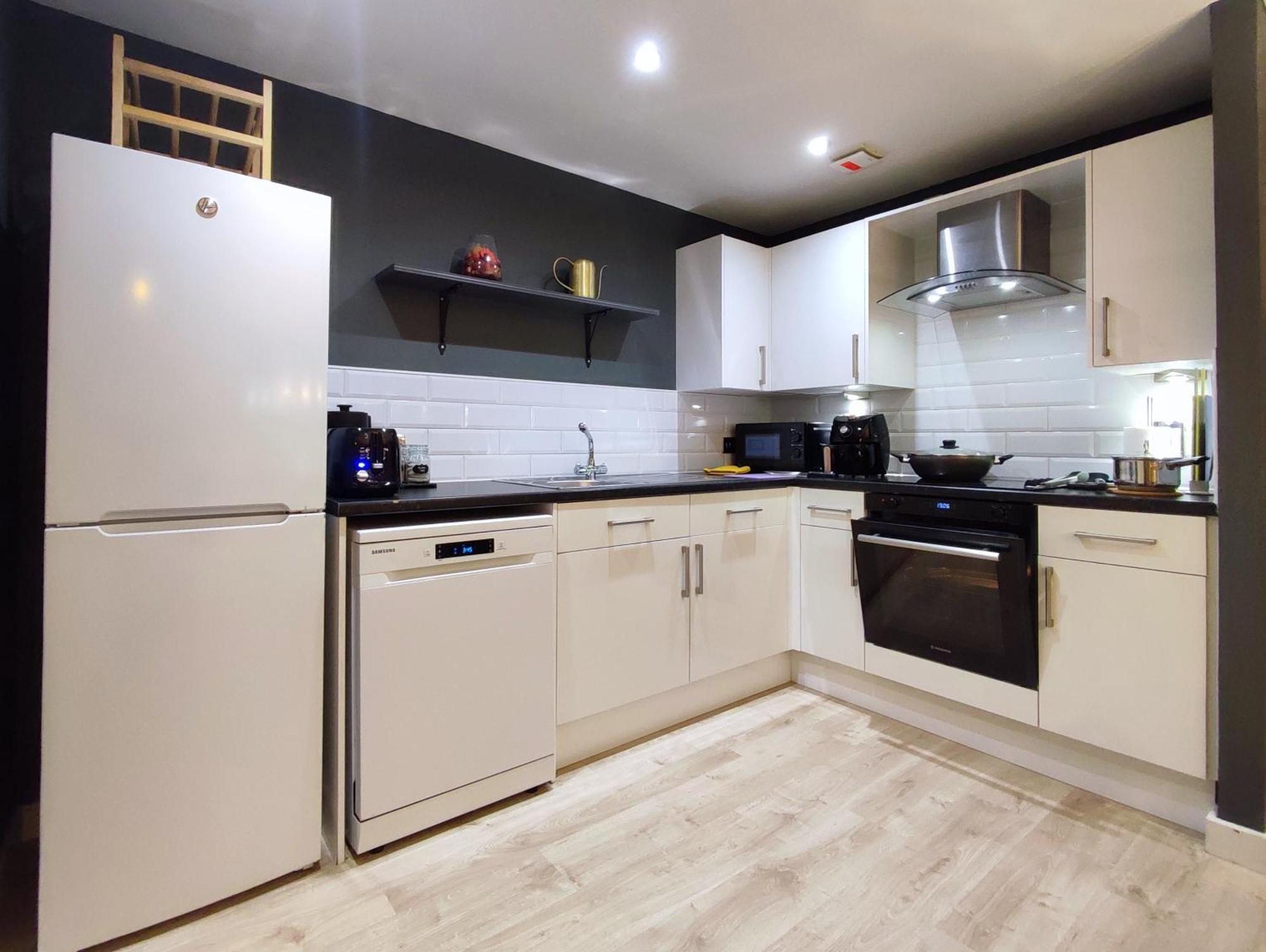 Duplex Apartment In Leeds With King Size Bed - Long Stay Rates Available ภายนอก รูปภาพ