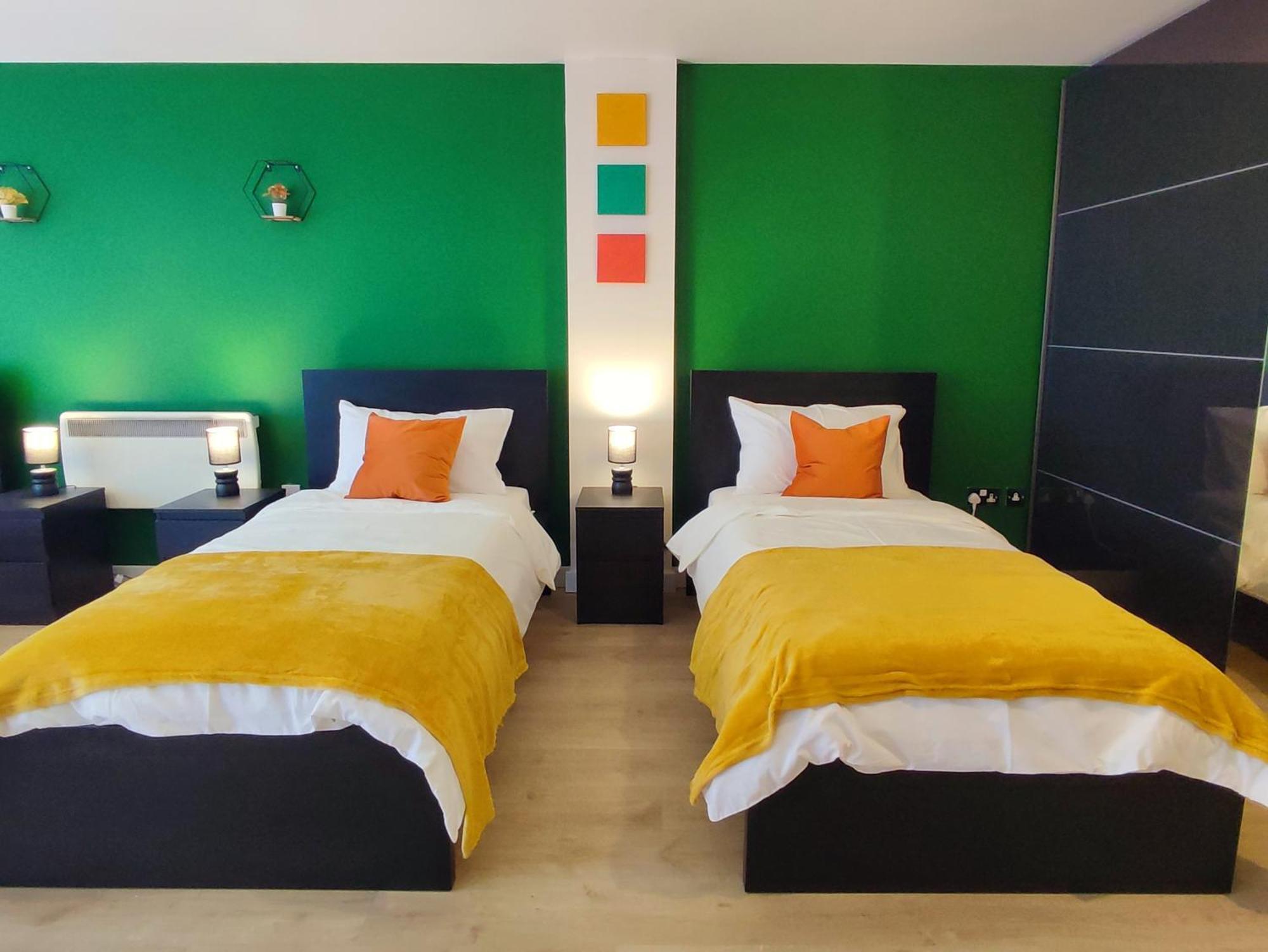 Duplex Apartment In Leeds With King Size Bed - Long Stay Rates Available ภายนอก รูปภาพ