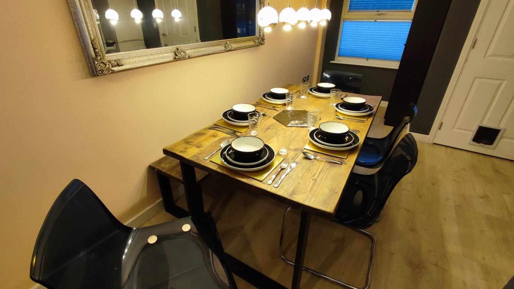 Duplex Apartment In Leeds With King Size Bed - Long Stay Rates Available ภายนอก รูปภาพ
