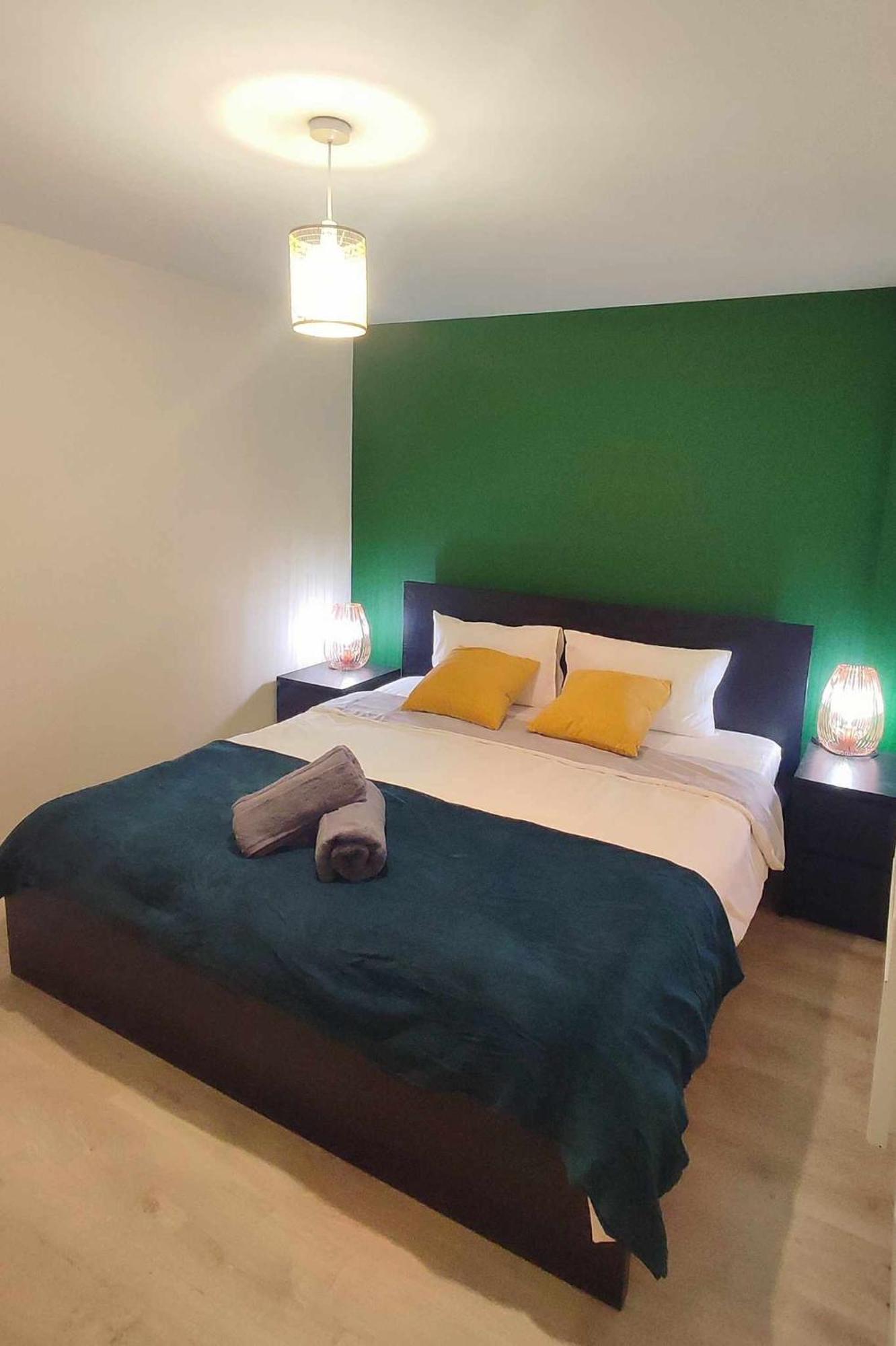 Duplex Apartment In Leeds With King Size Bed - Long Stay Rates Available ภายนอก รูปภาพ