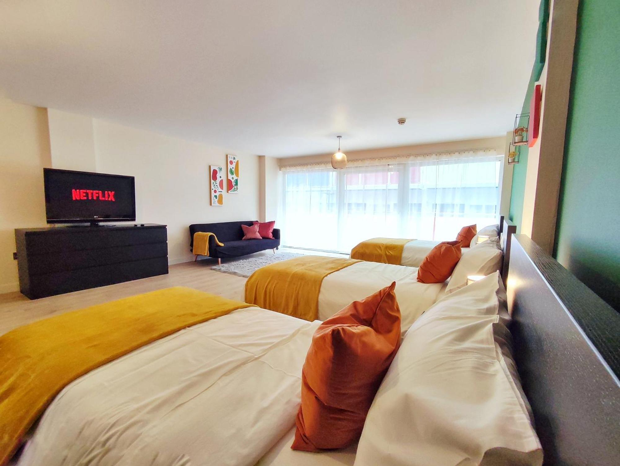 Duplex Apartment In Leeds With King Size Bed - Long Stay Rates Available ภายนอก รูปภาพ
