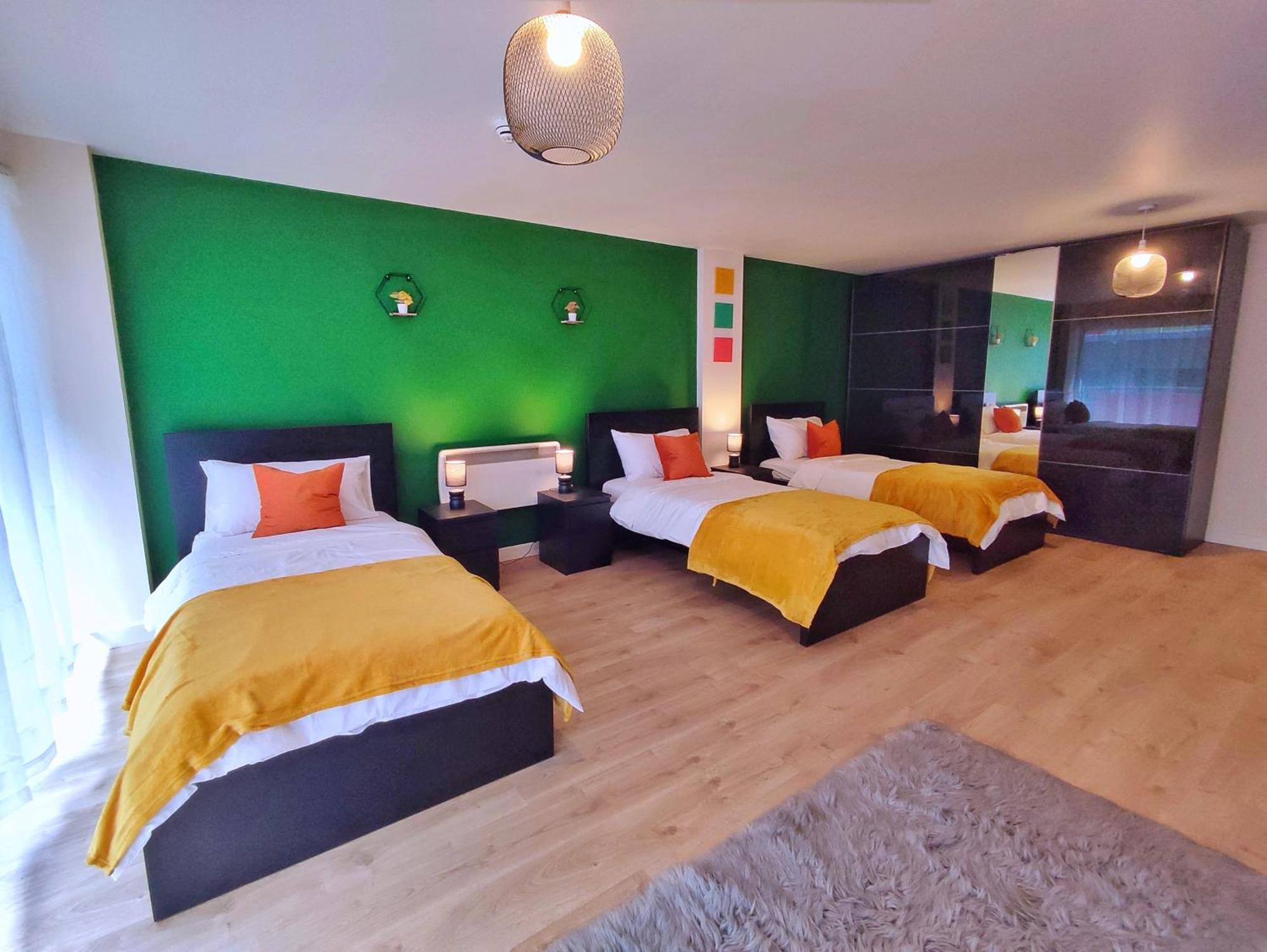 Duplex Apartment In Leeds With King Size Bed - Long Stay Rates Available ภายนอก รูปภาพ