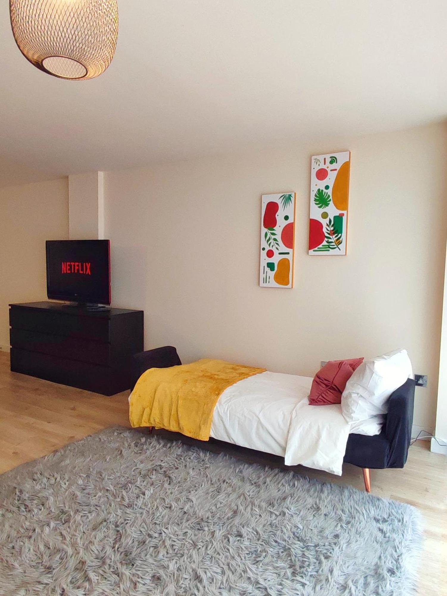 Duplex Apartment In Leeds With King Size Bed - Long Stay Rates Available ภายนอก รูปภาพ