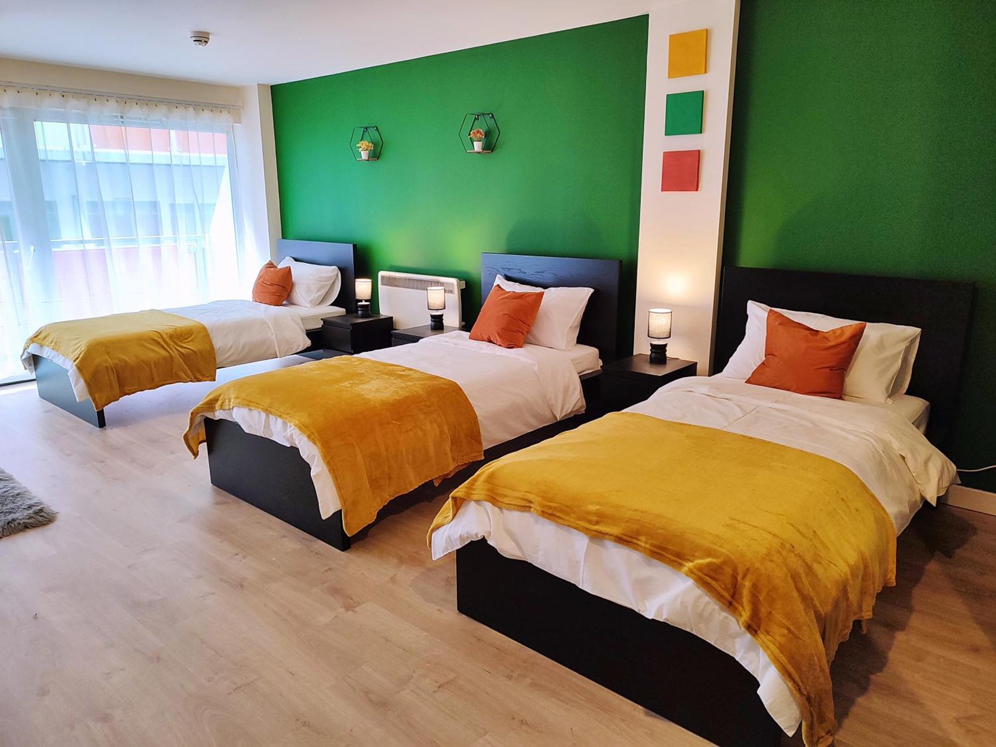Duplex Apartment In Leeds With King Size Bed - Long Stay Rates Available ภายนอก รูปภาพ